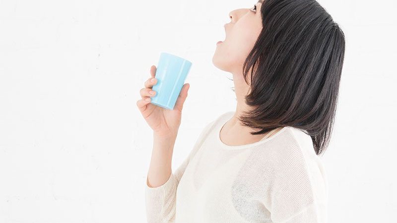 Can rinsing with Listerine mouthwash replace brushing?
